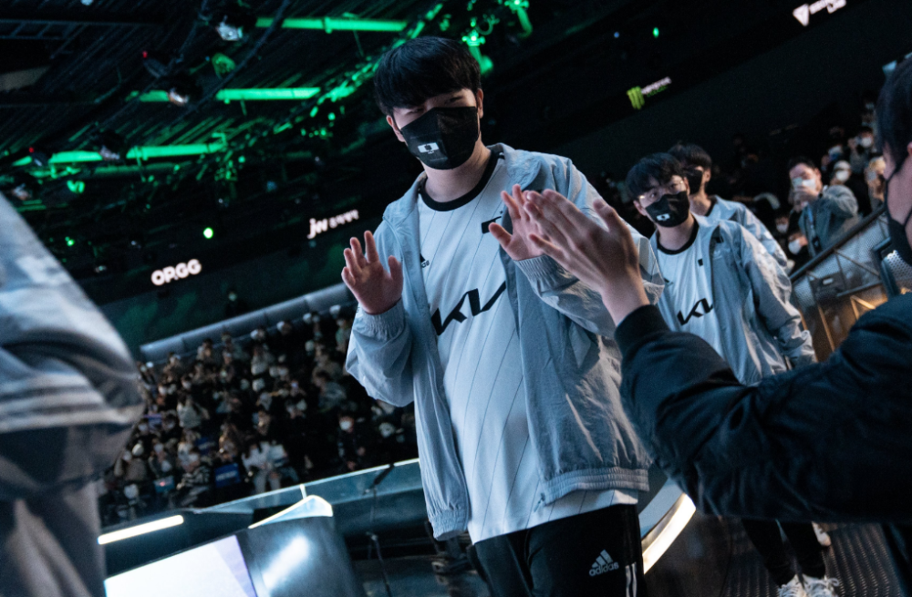 DK轻取TSM,Canyon拿下关键大龙峡谷大战四强赛,锁定晋级资格 DK轻取TSM,Canyon拿下关键大龙峡谷大战四强赛,锁定晋级资格