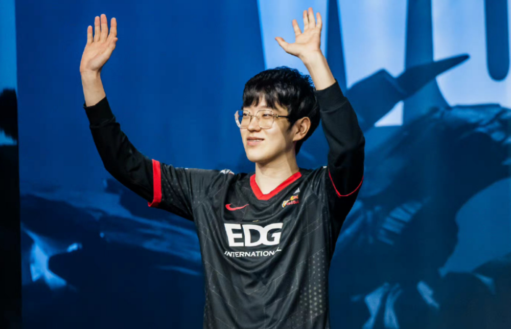 HKA血洗EDG,Clid极限生还后反打宿命之战八强赛,点燃全场激情 HKA血洗EDG,Clid极限生还后反打宿命之战八强赛,点燃全场激情