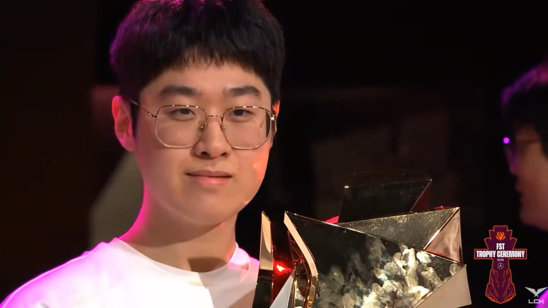 DK力克GEN,Hanssama单局斩获MVP宿命之战半决赛,留下经典瞬间 DK力克GEN,Hanssama单局斩获MVP宿命之战半决赛,留下经典瞬间