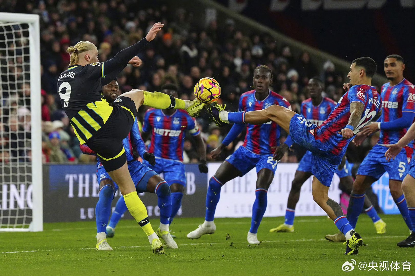 荷兰完胜曼联，梅西点燃赛场