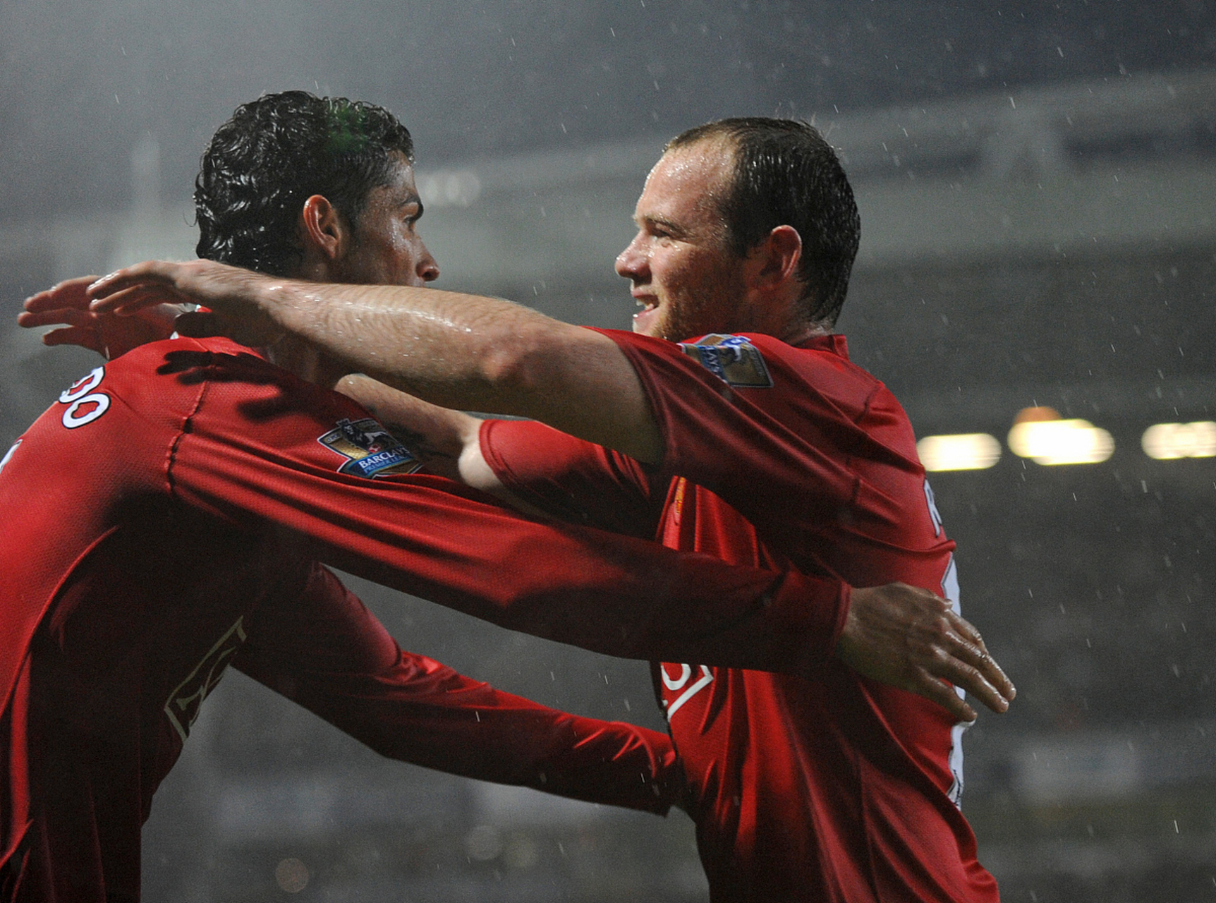 荷兰完胜曼联，梅西点燃赛场