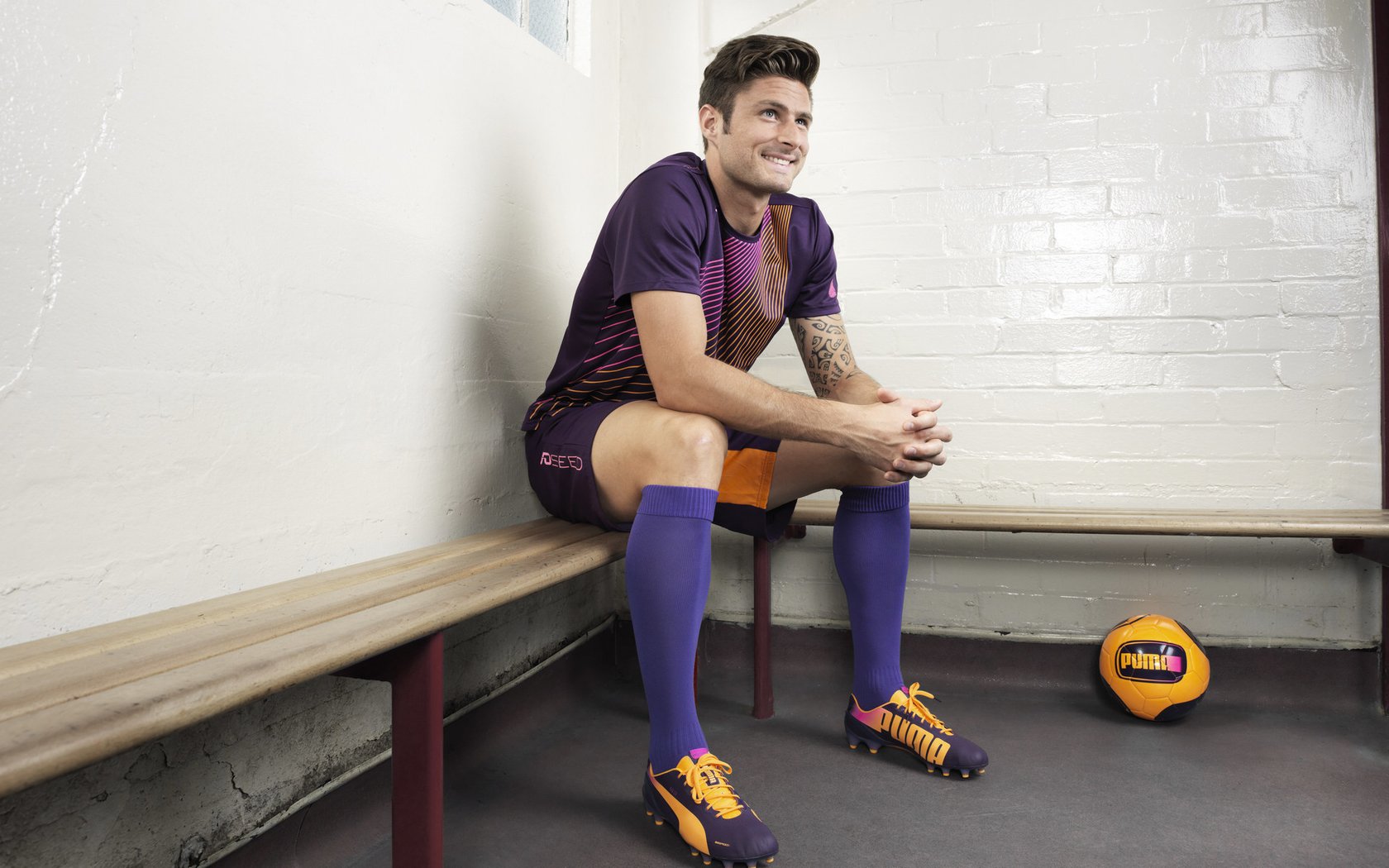 佛罗伦萨绝杀贝蒂斯，本泽马关键先生主宰比赛，惊天逆转引爆足坛