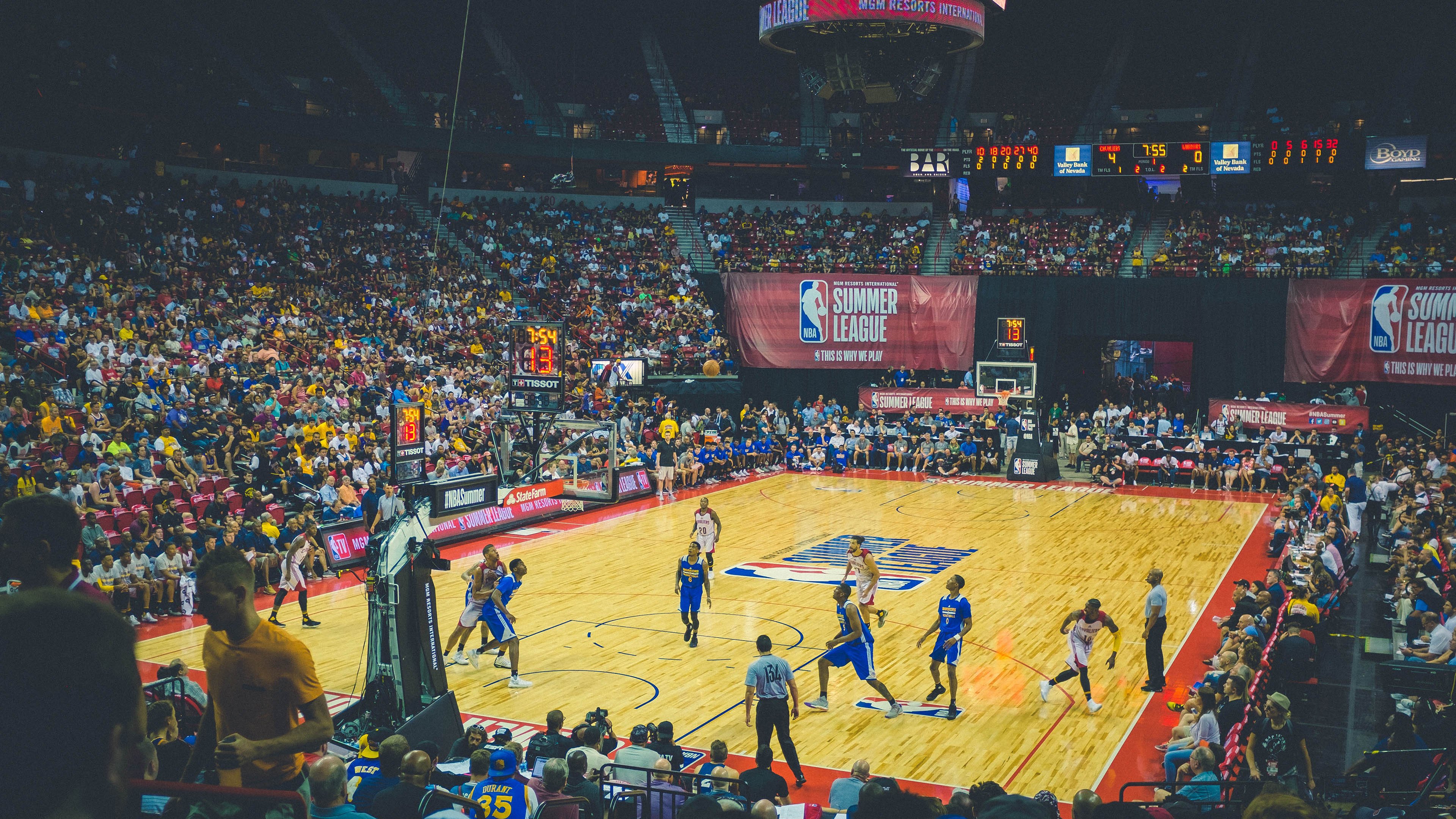 当世界杯遇见NBA，湖人VS山西的跨界之战，一场节奏游戏的全球狂欢